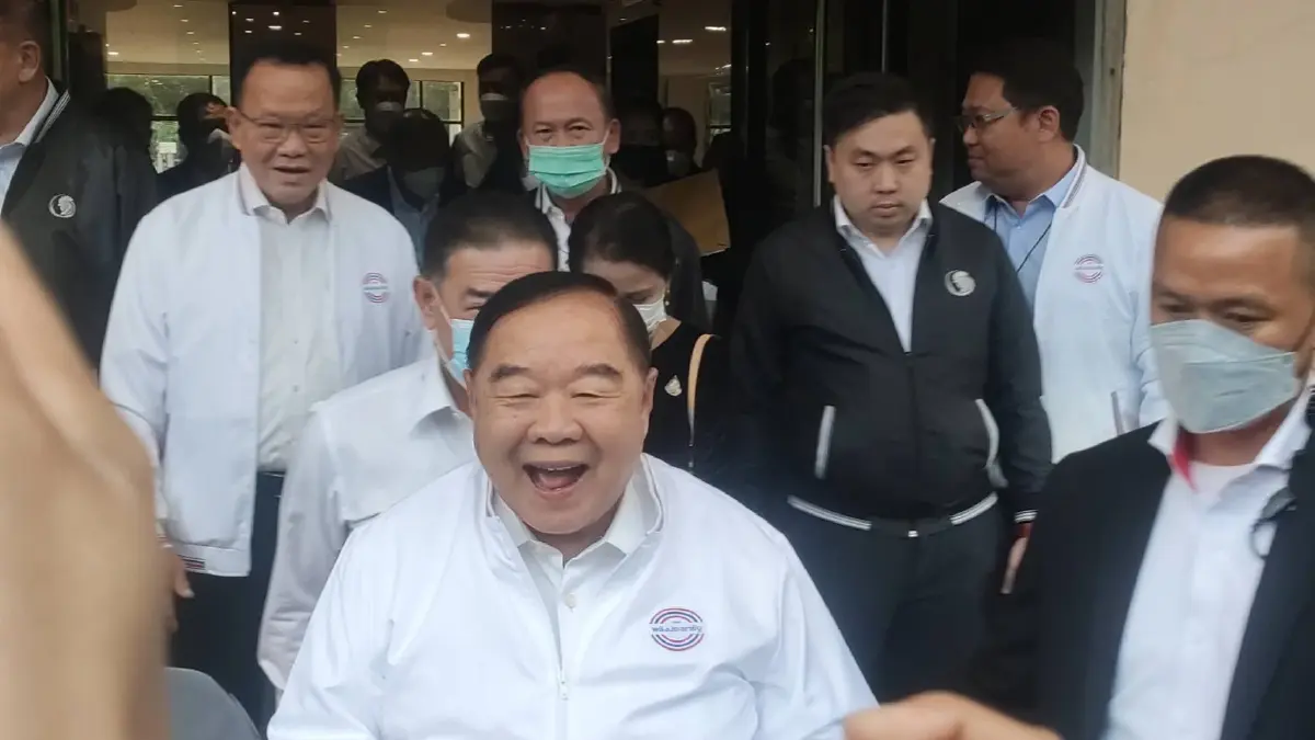 “สมศักดิ์” ให้คำมั่น “บิ๊กป้อม” สบายใจได้ ยังอยู่กับ พปชร.