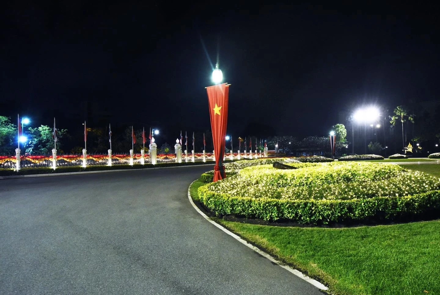 ส่องภาพทำเนียบรัฐบาล สวยงาม พร้อมต้อนรับผู้นำโลกในการประชุมเอเปค 