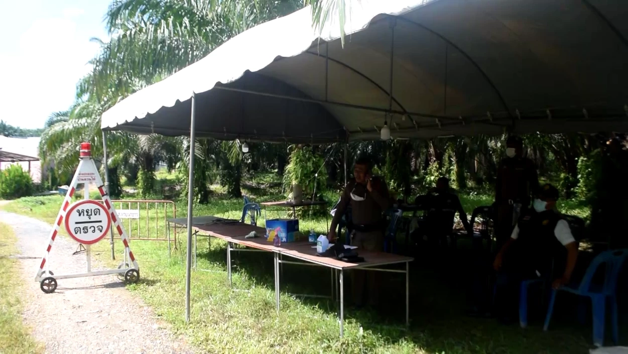 ห้ามเข้าออกพื้นที่สถานบำบัดยาเสติด ตั้งจุดตรวจบริเวณทางเข้า โรงเรียนปอเนาะบ้านควนใต้ 