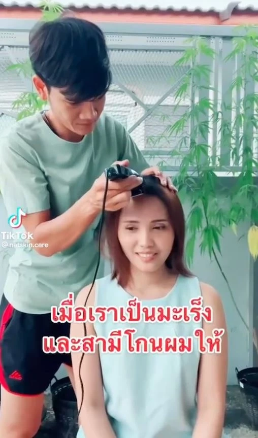 สุดซึ้ง! "พยาบาลวิสัญญี" ป่วยมะเร็งเต้านม สามีโกนผมเป็นเพื่อน