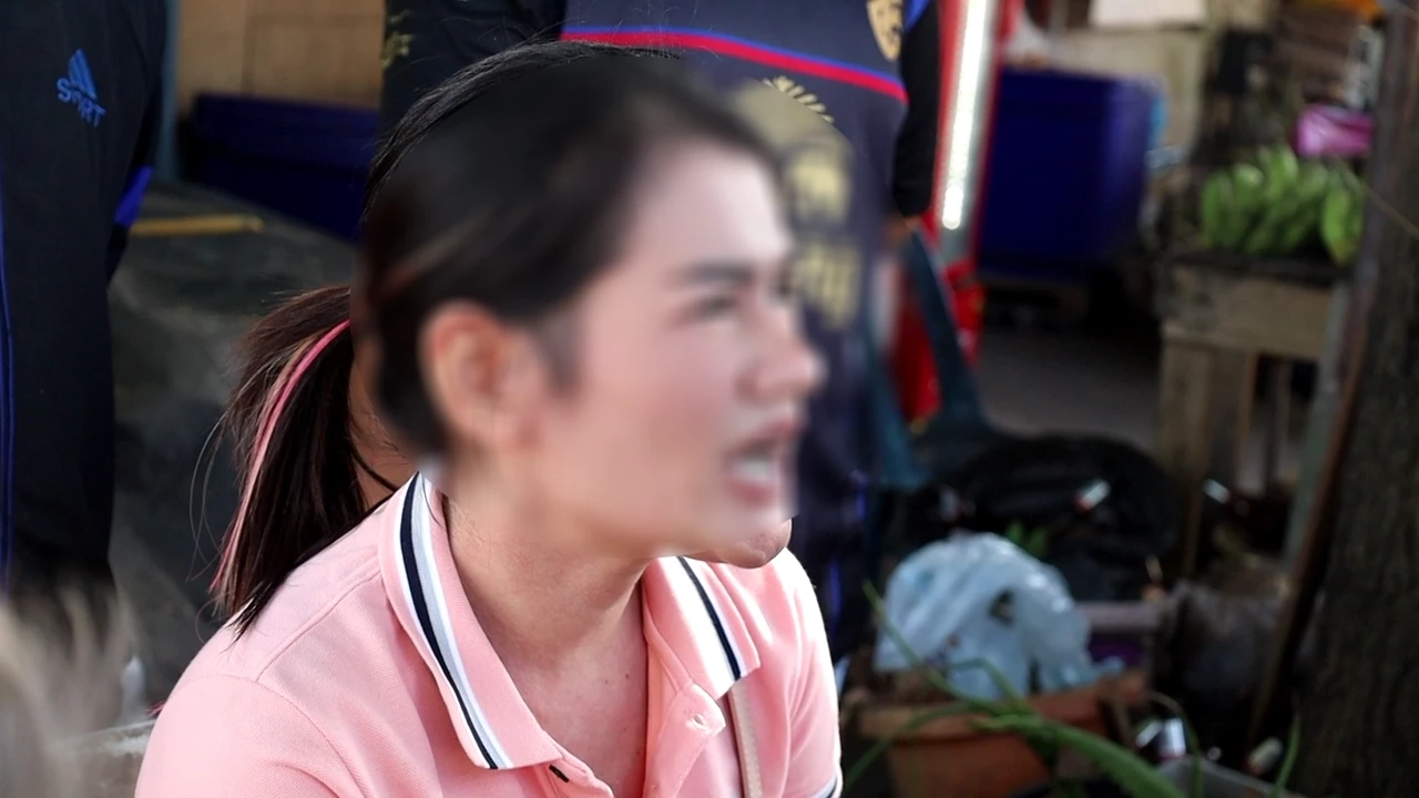 ญาติโวย อส. ระงับเหตุวัยรุ่นตีกันผิดตัว ล็อกคอเยาวชน-ปืนทุบหลัง