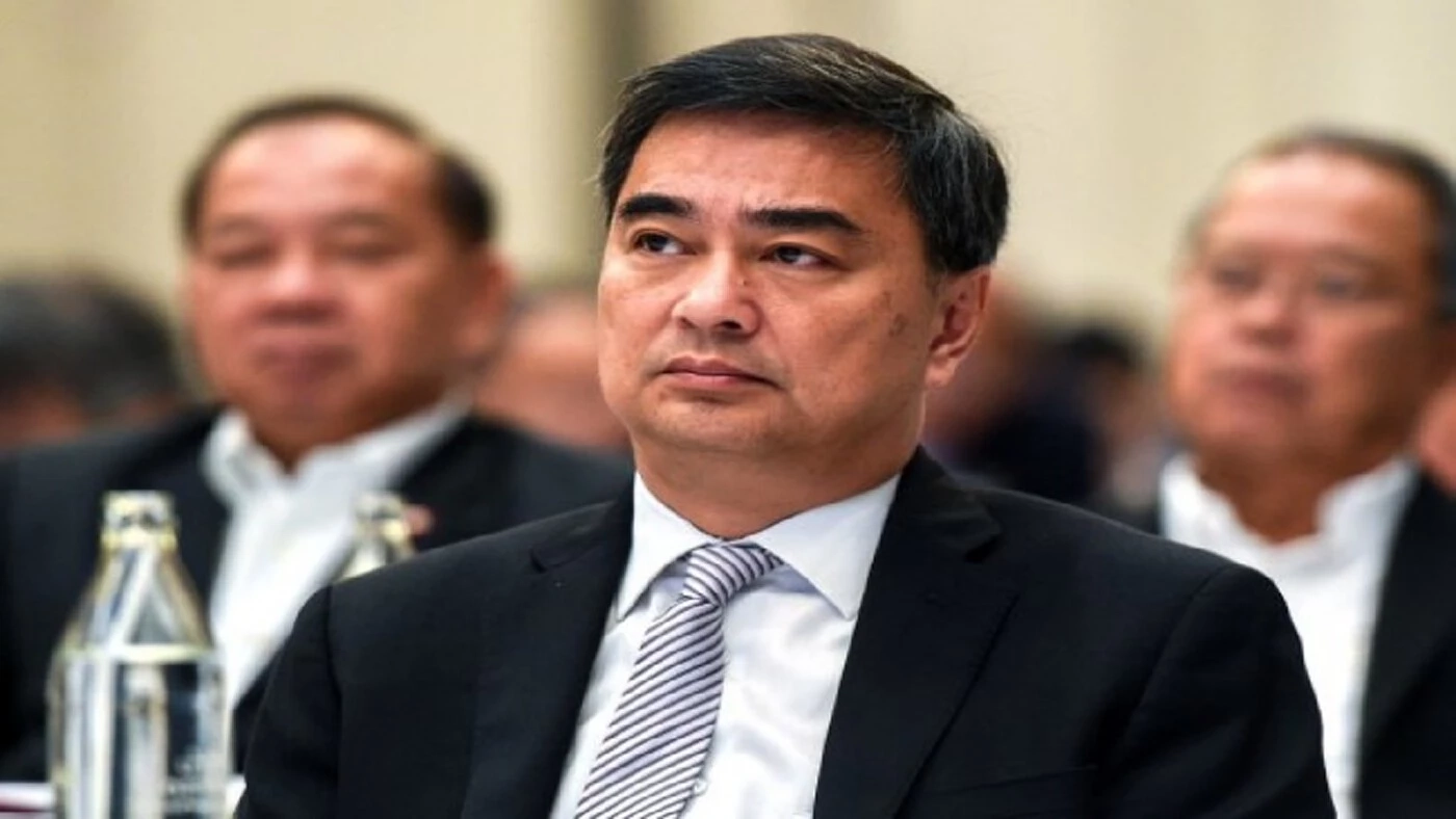 อภิสิทธิ์  เวชชาชีวะ  สมัยดำรงตำแหน่งนายกรัฐมนตรี ตกเป็นผู้ถูกกล่าวหา ในคดีซื้อขายมันสำปะหลังแบบจีทูจี ปี 2553 