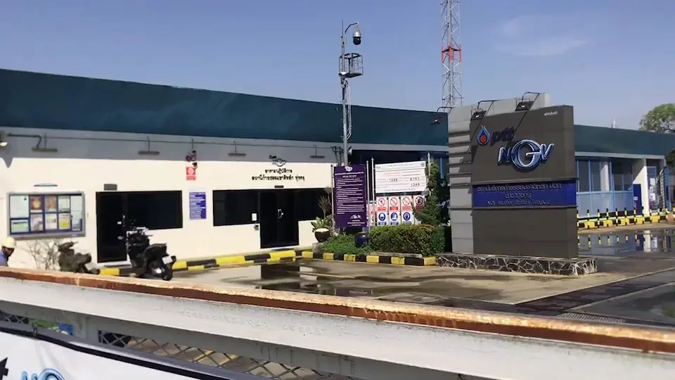 ด่วน! สถานีก๊าซ NGV ปตท. สาขาทุ่งครุรั่ว ชาวบ้านแตกตื่น (คลิป)
