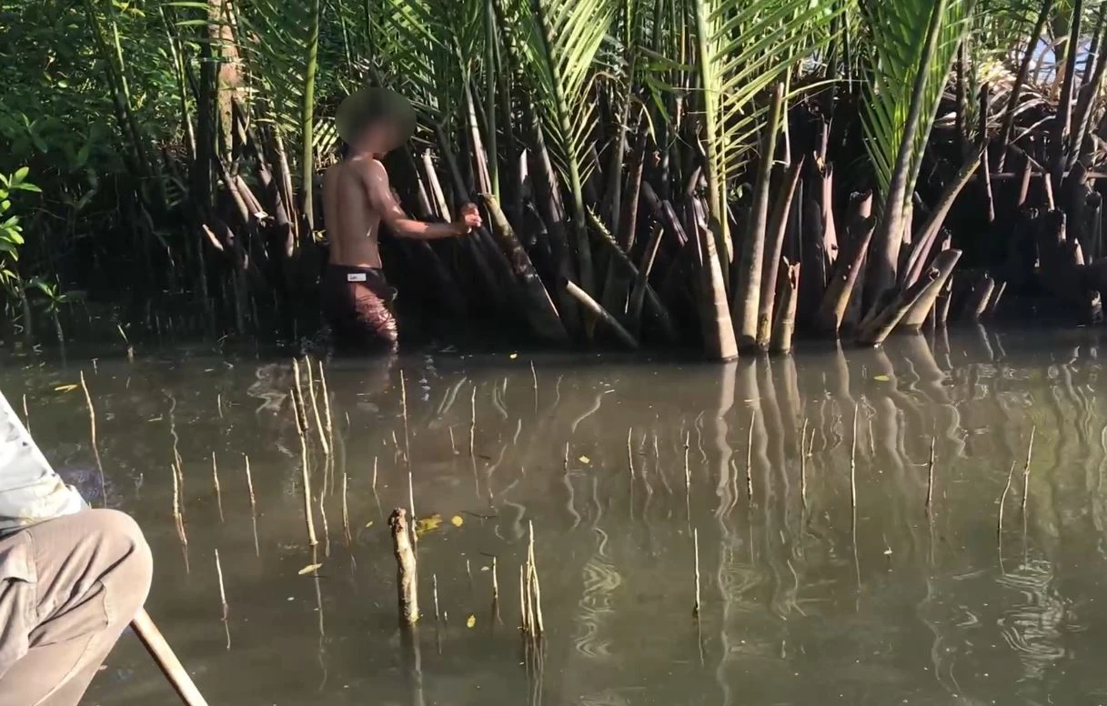 หนุ่มวัย 19 ปี เครียดกระโดดน้ำหวังจบชีวิต สุดท้ายรอดเพราะว่ายน้ำเป็น