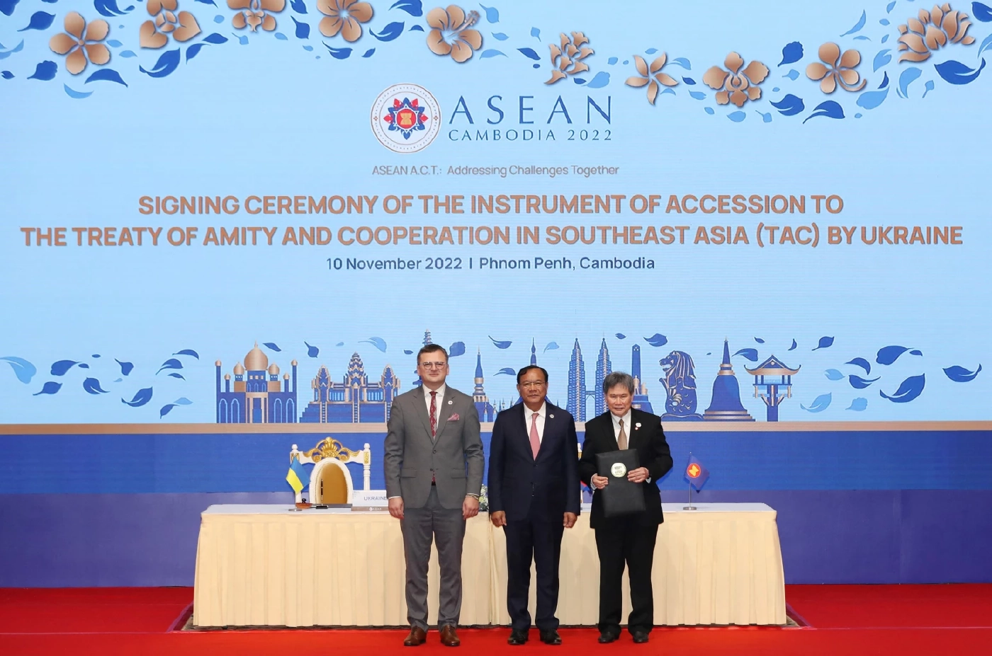 ยูเครนเซ็นสนธิสัญญามิตรภาพกับอาเซียน