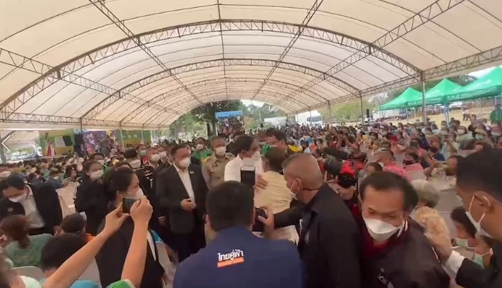 “บิ๊กตู่” ย้ำ ชาวเพชรบูรณ์! จงภูมิใจอยู่ในแผ่นดินไทย เลิกแบ่งสี