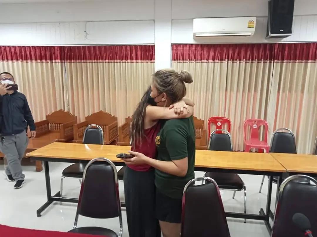ภาพการสวมกอดระหว่างลูกสาวและนางพิชญ์สิณี 
