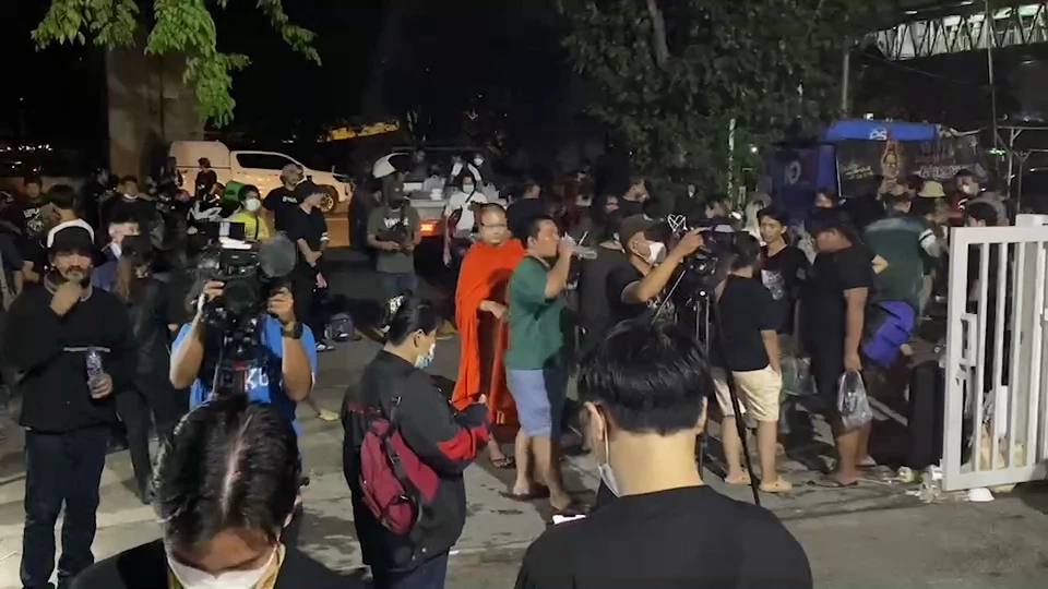 ให้ประกันผู้ชุมนุม 25 คน กำหนดเงื่อนไขห้ามร่วมชุมนุม-สร้างความวุ่นวาย