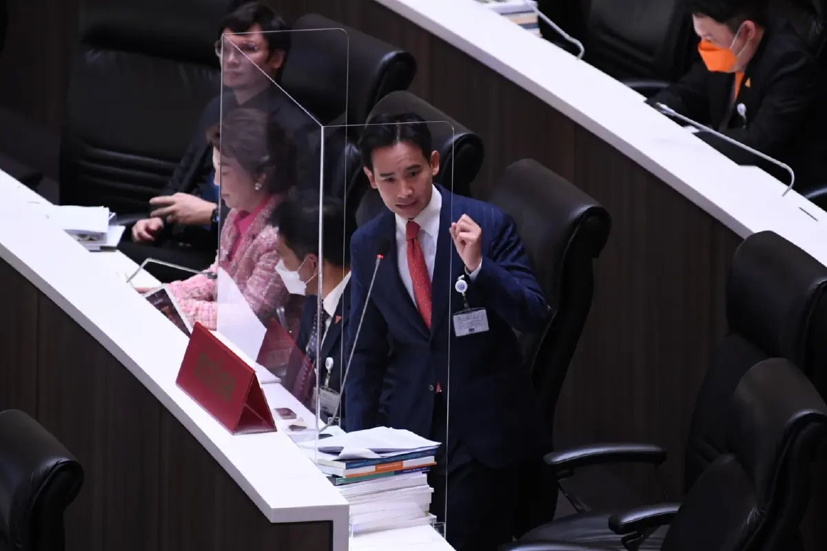 นายพิธา  ลิ้มเจริญรัตน์  หัวหน้าพรรคก้าวไกล  อภิปรายสนับสนุนร่างพ.ร.บ.สุราก้าวหน้า 