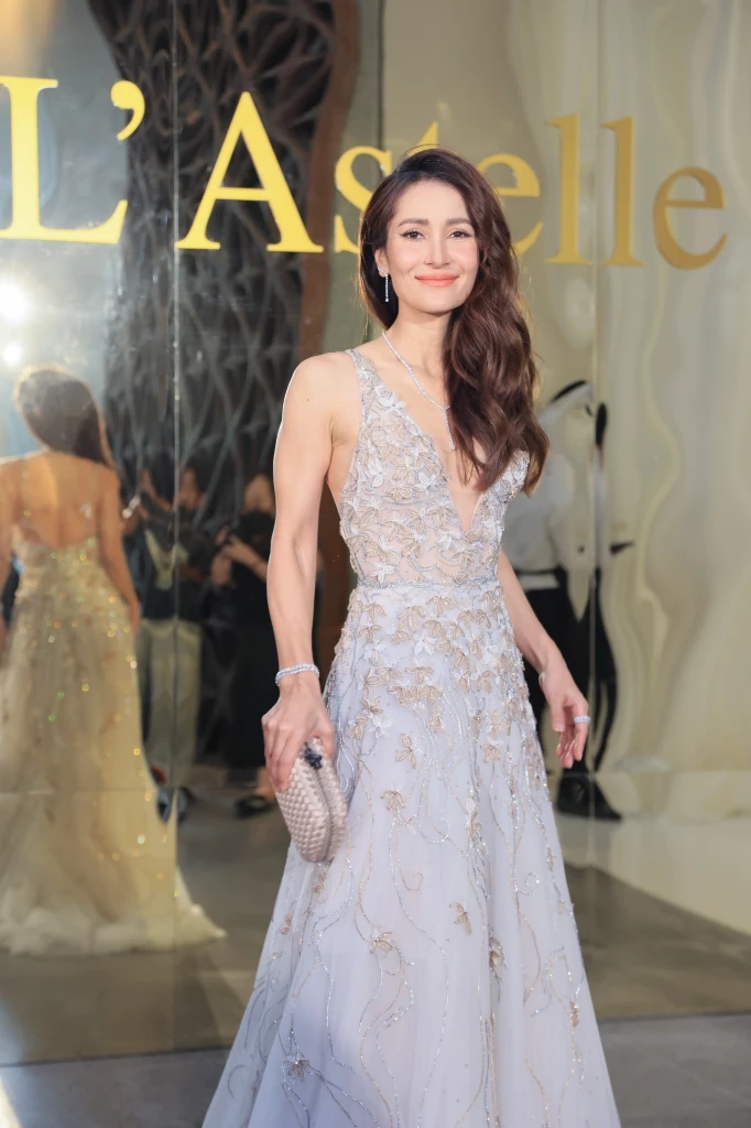 แอน ทองประสม 