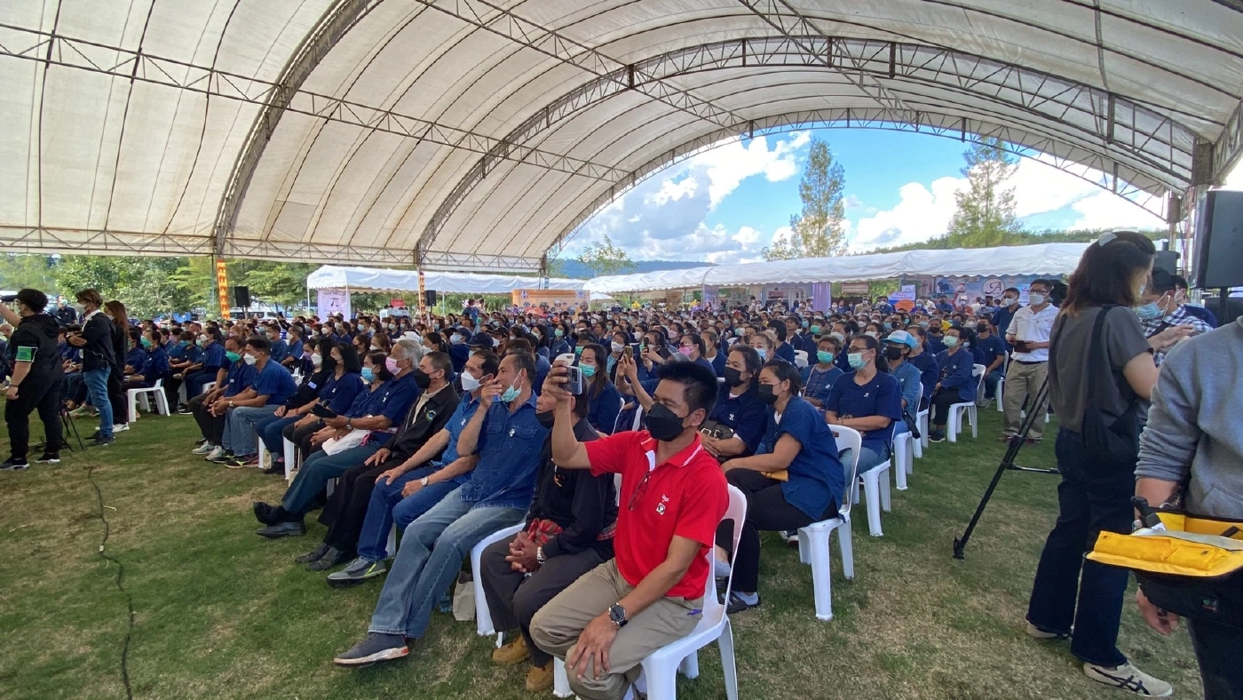 “บิ๊กตู่” ลุยเชียงราย โชว์ขับรถเกี่ยวข้าว เปิดงาน “เกี่ยวข้าวรักษ์โลก”