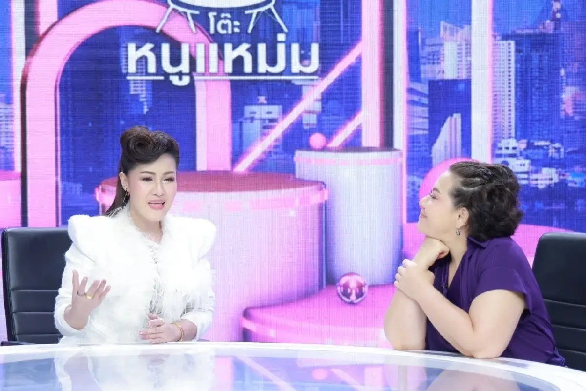 หญิงลี ศรีจุมพล