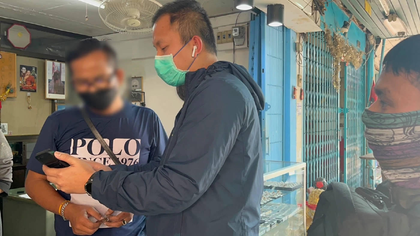 นายธนะสิทธิ์ สถิตมงคลไพศาล อายุ 45 ปี ภูมิลำเนาพักอาศัยอยู่ภายในเขต เขตภาษีเจริญ จ.กรุงเทพฯ