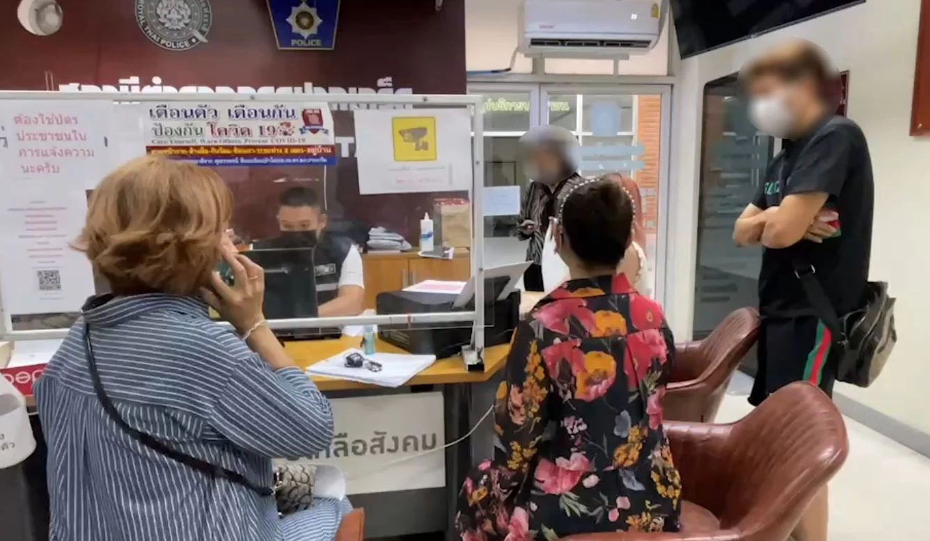 ผู้ปกครองแห่แจ้งจับติวเตอร์แสบ หลอกขายไอโฟนทิพย์ สูญเงินกว่า 2 ล้าน