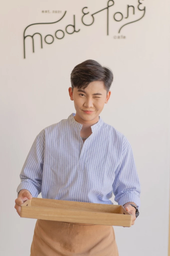 หนามเตย เจ้าของเพลงฮิต  200 ล้านวิว 