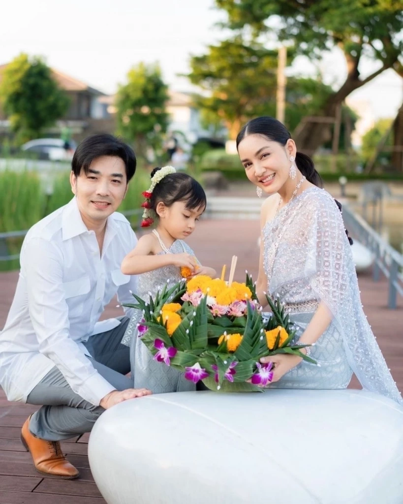 ครอบครัวลอยชูศักดิ์