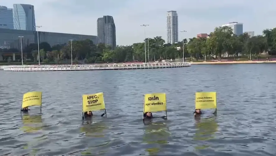 ส่อเค้าป่วน! ม็อบโดดบ่อ-ชูป้าย เรียกร้องก่อนเริ่ม “เอเปค”