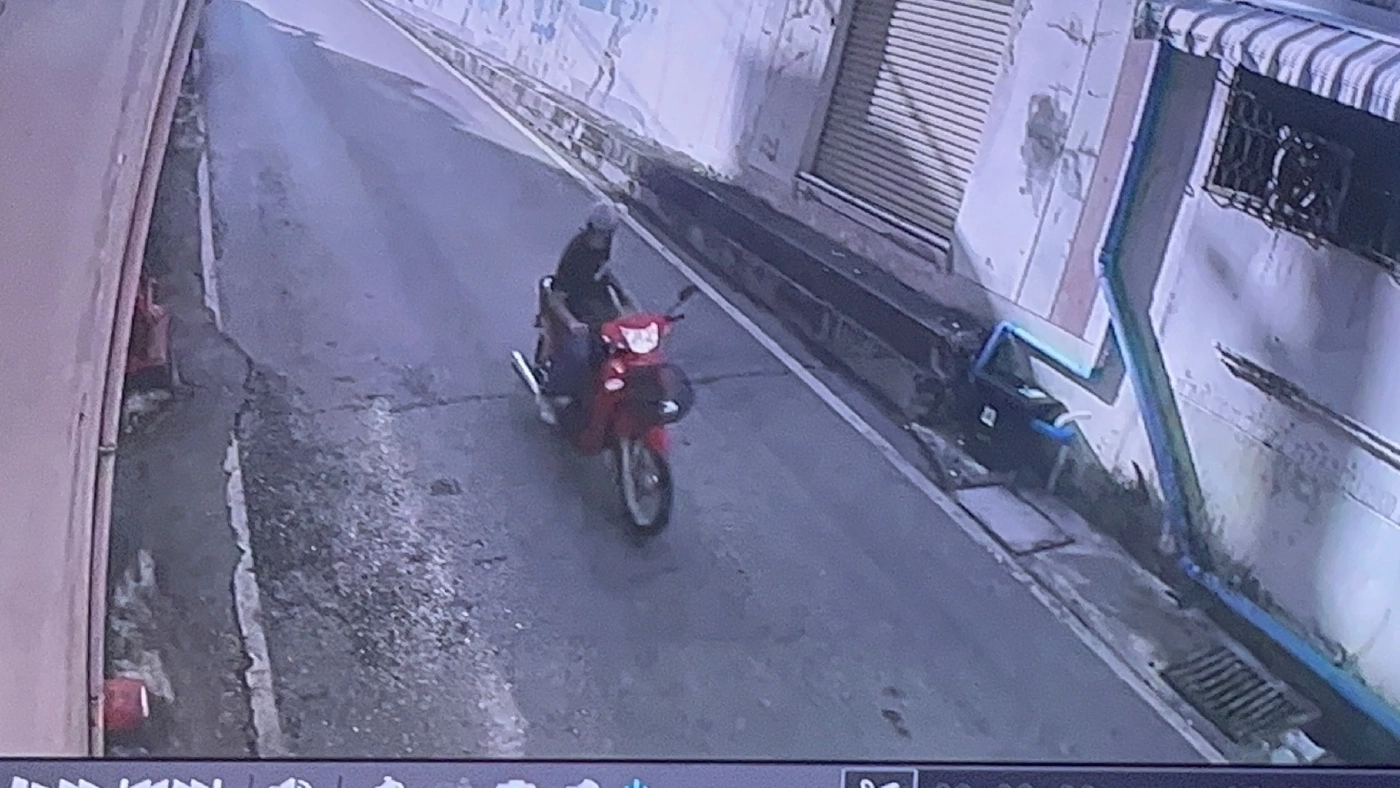 โจรหัวเกรียนบุกเดี่ยวชิงทอง 5 บาท กลางตลาดแม่สาย ก่อเหตุห่างโรงพัก 200 ม.