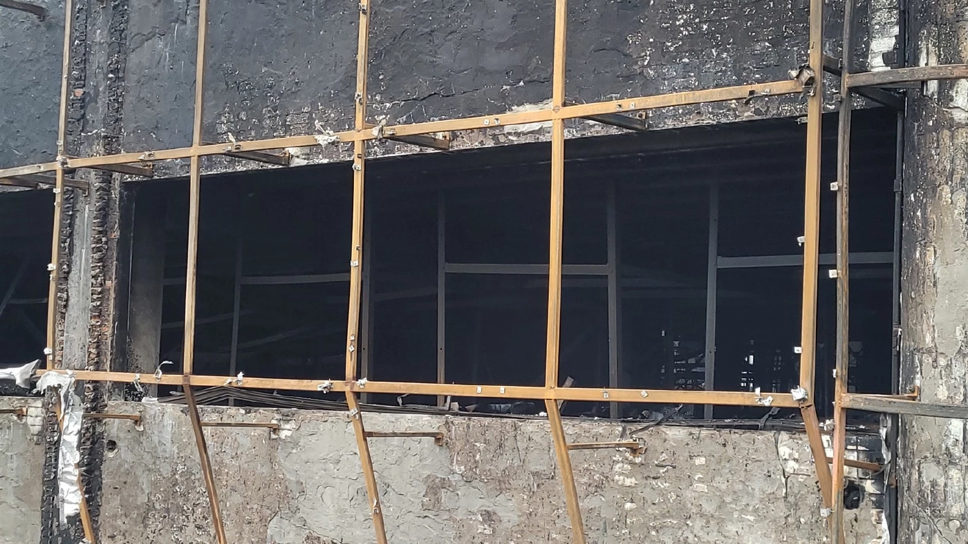 พฐ.ลงพื้นที่ตรวจอาคาร โรงงาน "แอโรซอฟ" ยังไม่สรุปสาเหตุเพลิงไหม้