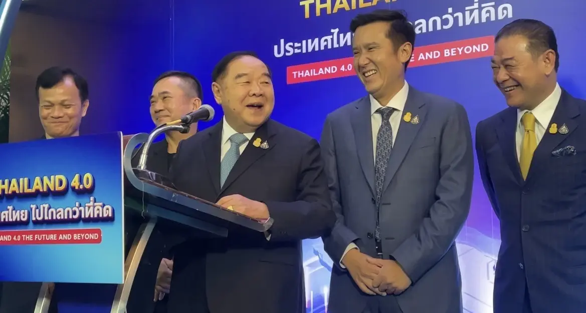 ชัดแล้ว! “บิ๊กป้อม” เผย พปชร.-รทสช. พรรคเดียวกัน ปัดขัดแย้ง “บิ๊กตู่”