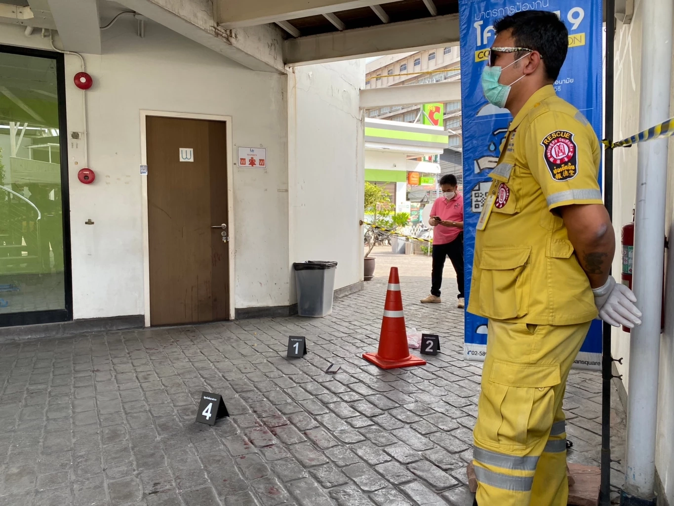 ระทึก! หญิงชาวจีน จ้วงแทงเพื่อนร่วมชาติ 27 แผล ในห้องน้ำห้าง ย่านประชาชื่น