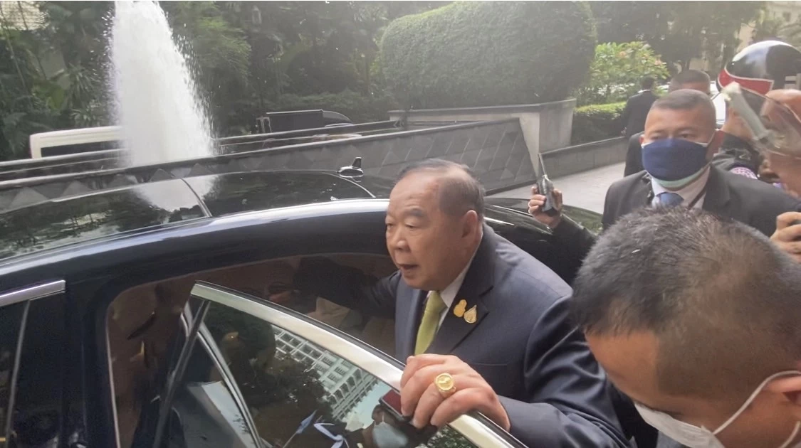 “บิ๊กป้อม” ไม่พูดเยอะ ส่ายหัว! “ธรรมนัส” หวนคืน พปชร.