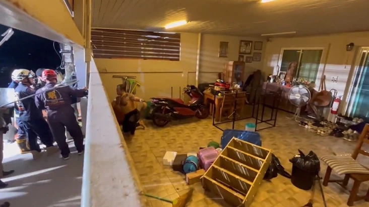 ตร.พัทยา สยบหนุ่มคลั่งทำลายข้าวของ เพื่อนเผยเสพข่าวความรุนแรงมากเกินไป