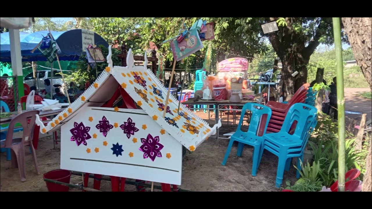 ปราสาทผึ้งในพิธีเก็บกระดูก