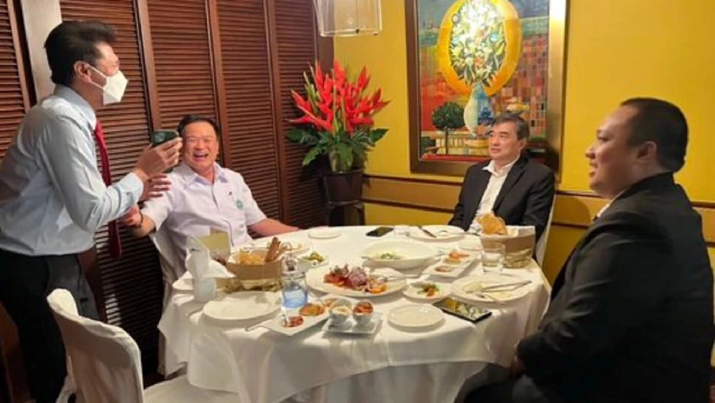 “อภิสิทธิ์” ยังอยู่ ปชป. แจงกินข้าว “อนุทิน” ปัดทาบทามร่วม ภท.