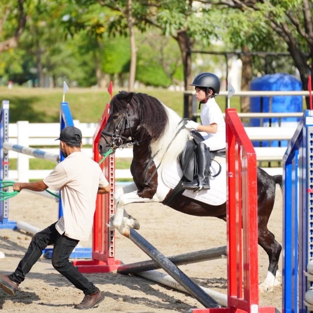 “แพท ณปภา” ทุ่มสุดตัว ดันลูกชาย “น้องเรซซิ่ง” เอาดีกีฬาขี่ม้า