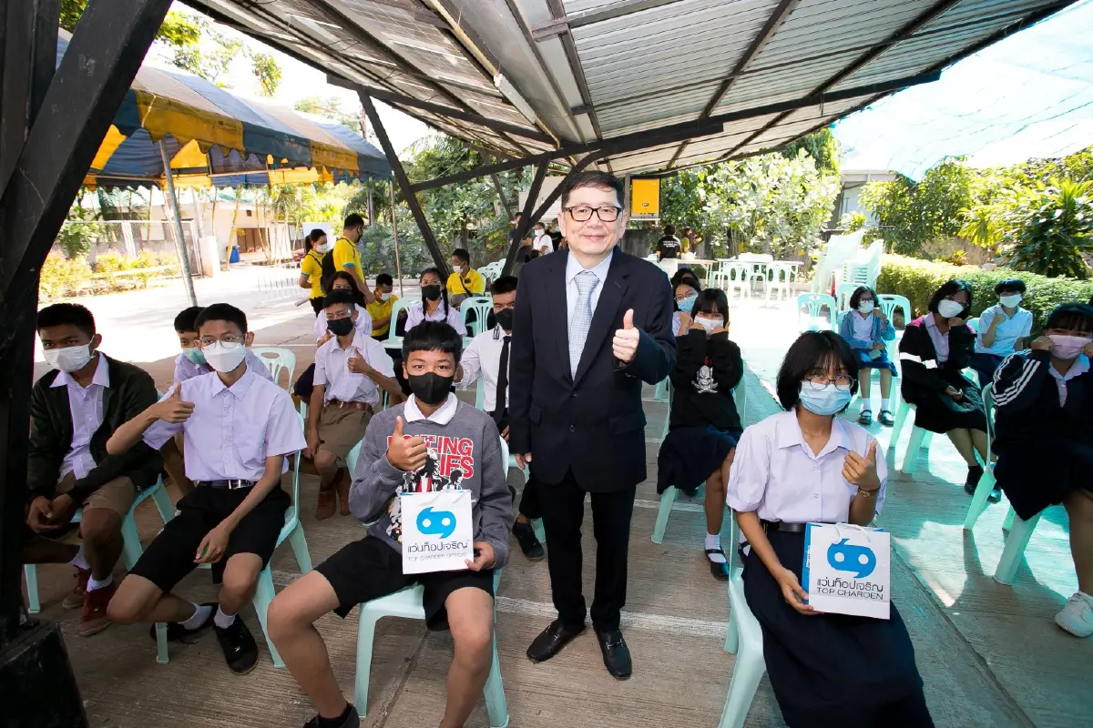 แว่นท็อปเจริญ ร่วมกับ มูลนิธิ ONESIGHT EssilorLuxottica ก่อตั้งคลินิกจักษุแม่ตาว เพื่อมอบแว่นตาและบริการด้านสายตาที่เข้าถึงแก่ผู้ยากไร้
