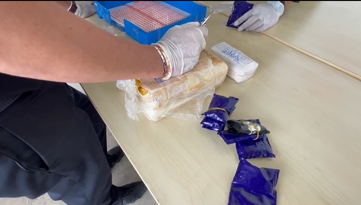 ศุลกากรหนองคาย จับยาเสพติดมูลค่า 100 ล้าน ซุกรถบรรทุกน้ำมันเข้าไทย