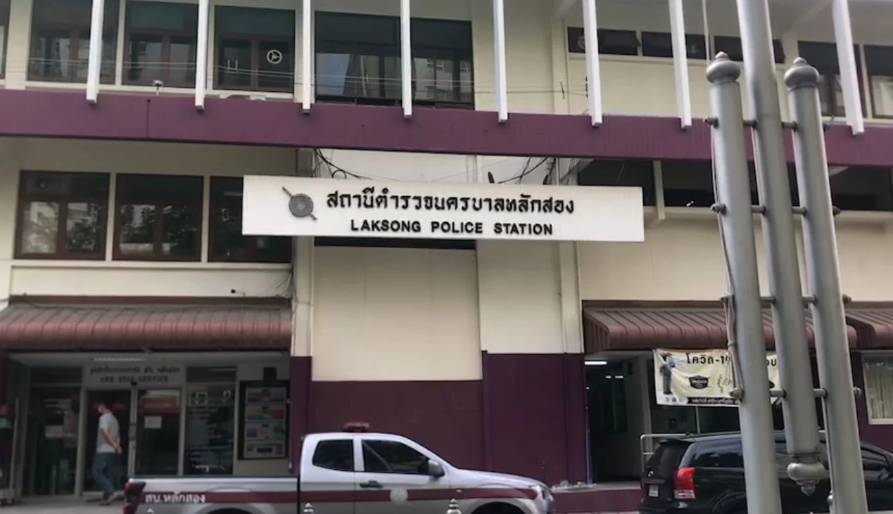 ไรเดอร์หัวร้อน! ปรี่ชกสาวหล่อ ฉุนคู่กรณีเบรกกะทันหัน ทำชนท้าย