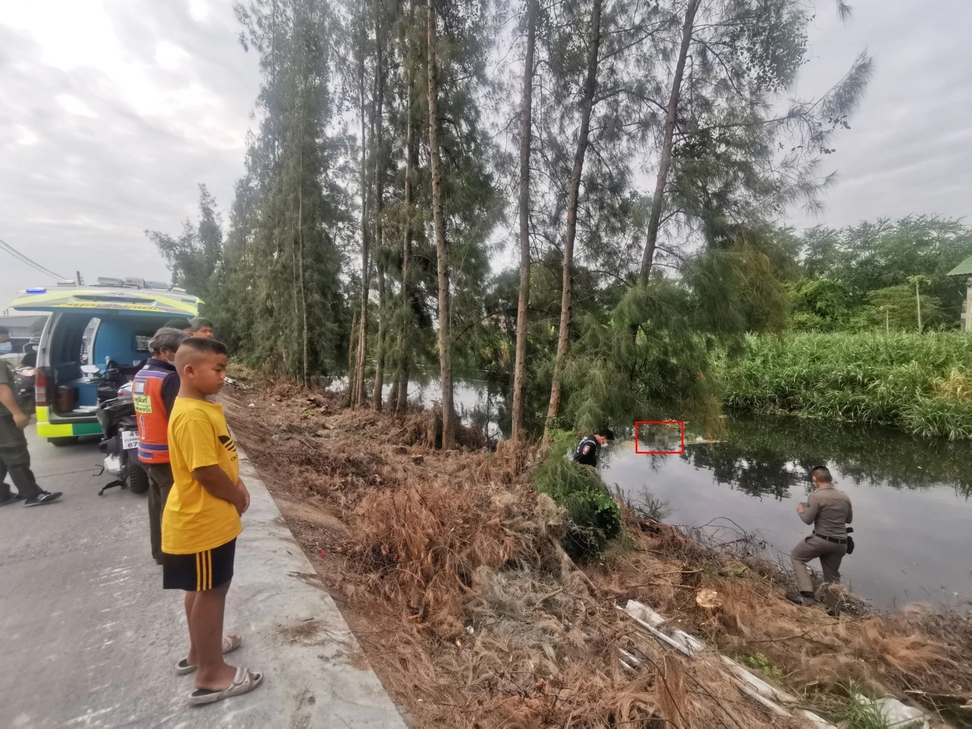 ตร.ฉลองกรุง เร่งสืบศพปริศนาลอยน้ำ "คลองบึงบัว"