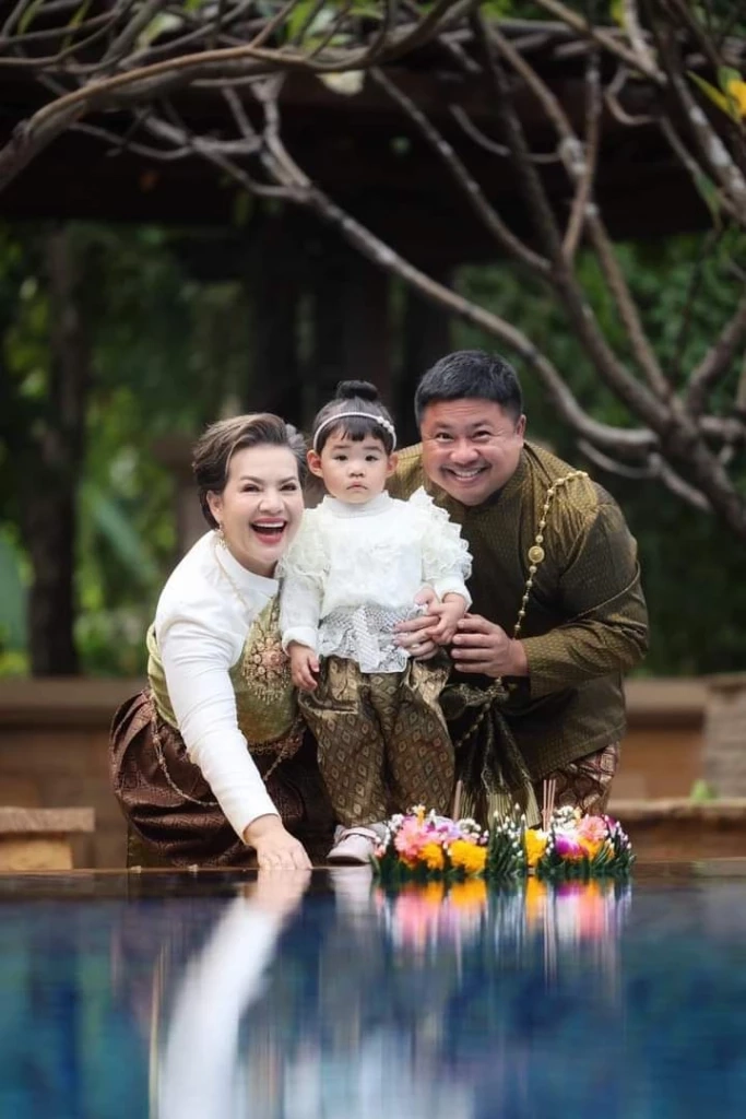 หนูแหม่ม สุริวิภ -บ๊อบบี้ โรเบิร์ต ลูกสาวบุญธรรม น้องแอลลี่