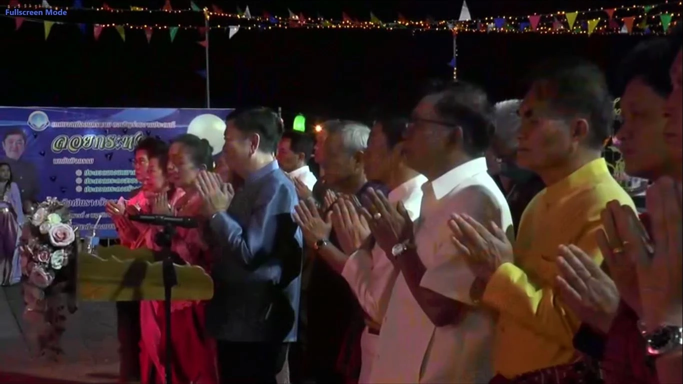 ด่วน! พลุไฟระเบิดกลางงานลอยกระทง ริมโขงนครพนม เจ็บนับสิบราย (มีคลิป)