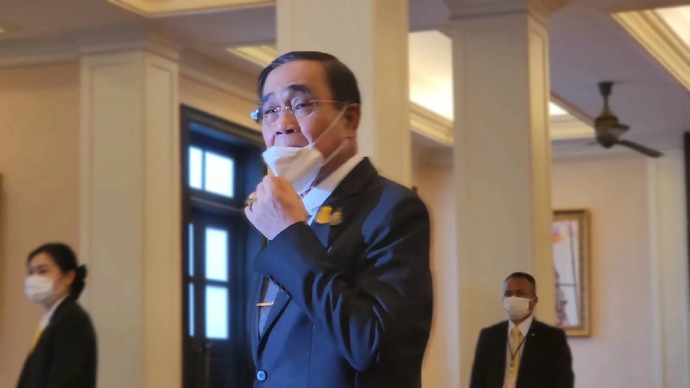 “บิ๊กตู่” ยังไม่ตอบ บอกให้รอฟังข่าว! จะแยกทาง “บิ๊กป้อม”  หรือไม่