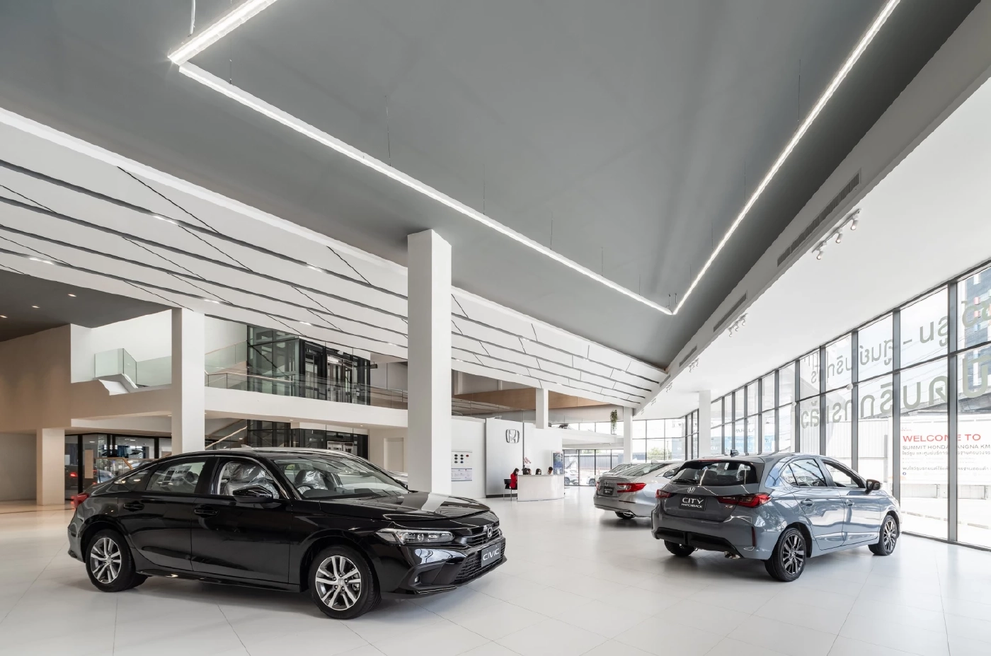 แฟลกชิปโชว์รูมรถยนต์ ‘ซัมมิท ฮอนด้า ออโตโมบิล’