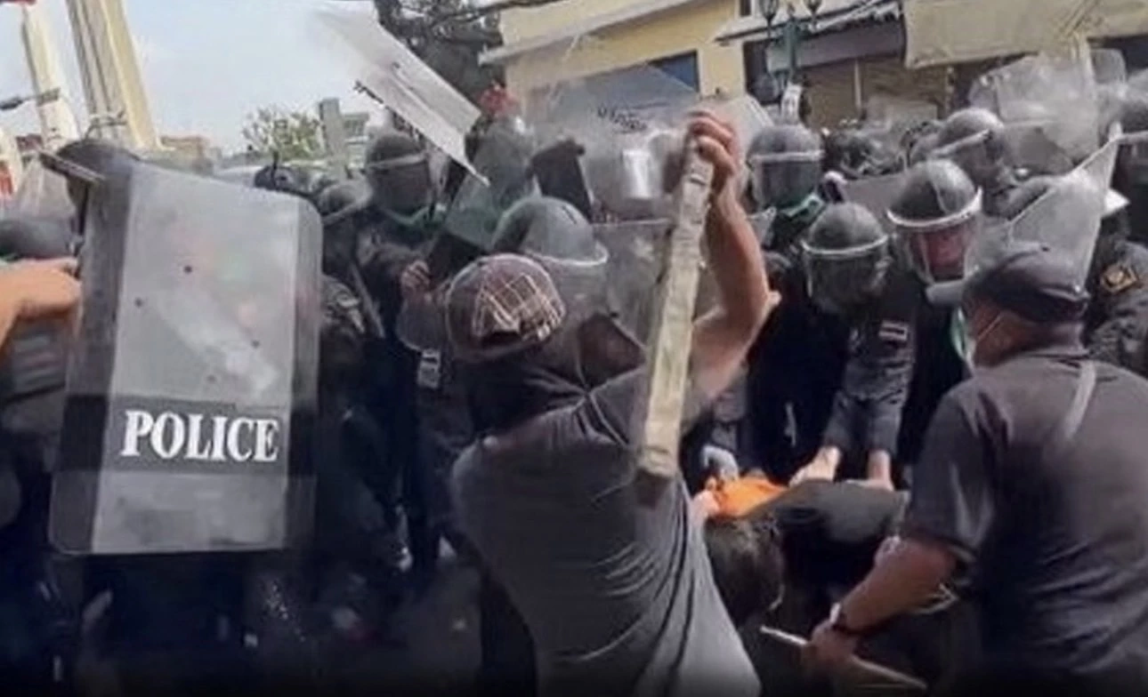 เหตุปะทะระหว่างเจ้าหน้าที่และ "กลุ่มราษฎรหยุด APEC 2022"