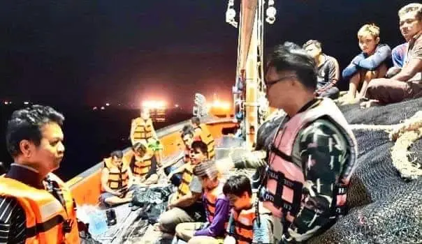 เรือบรรทุกสินค้า 42 ตู้คอนเทนเนอร์ จมกลางทะเลชุมพร เร่งสอบสวนหาสาเหตุ