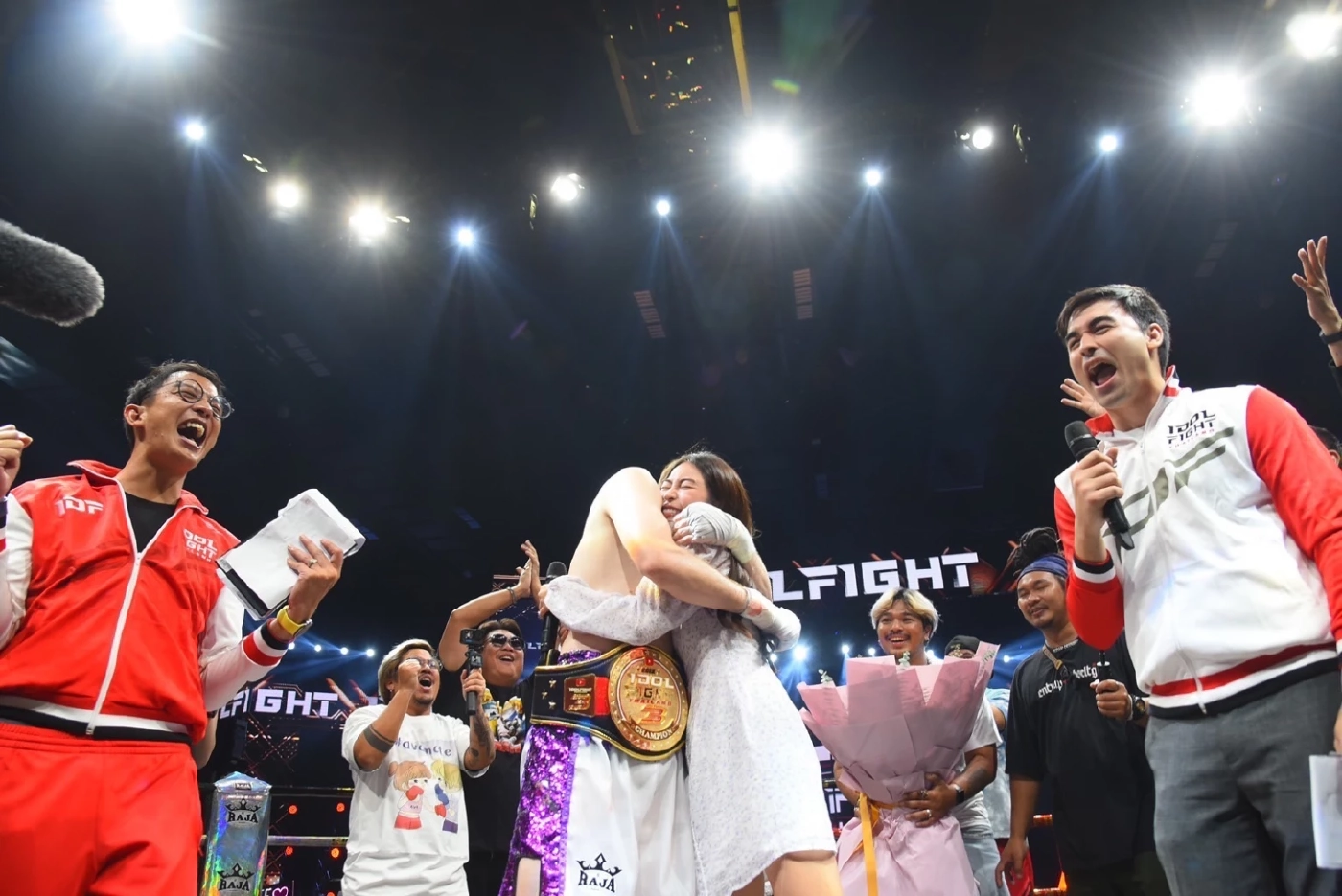 ลุ้นยิ่งกว่าเชียร์มวย