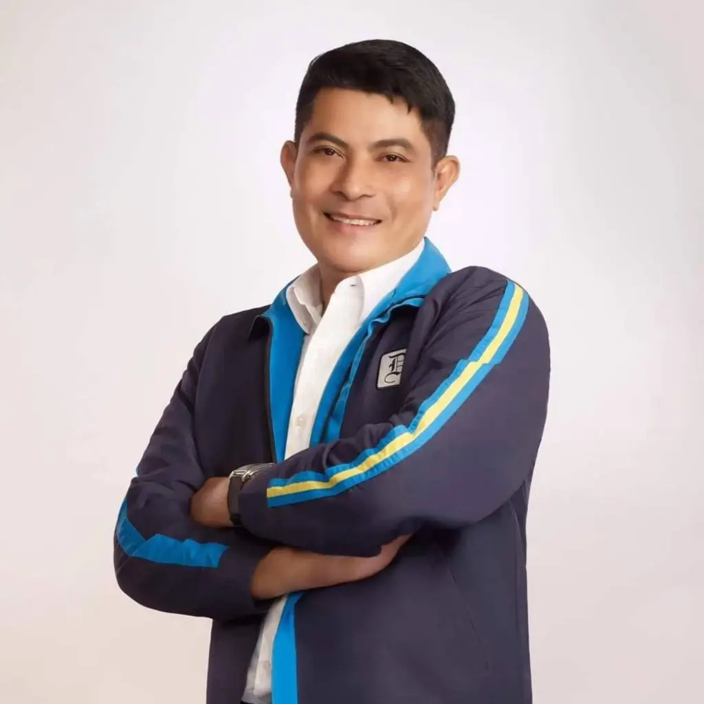 นายพงศ์สินธุ์ เสนพงศ์" อดีตผู้สมัคร ส.ส.ของพรรคประชาธิปัตย์ 