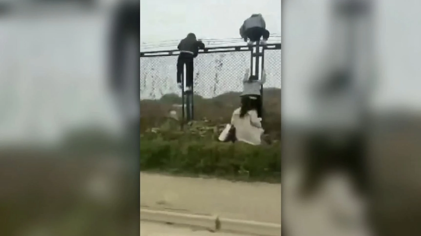 คนงานแห่หนีโควิดออกจากโรงงานผลิตไอโฟน (คลิป)