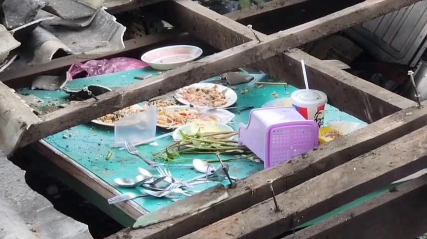 ระทึก ร้านส้มตำพังถล่ม ทั้งร้านร่วงใส่ลูกค้าขณะนั่งจก จนมีผู้บาดเจ็บ