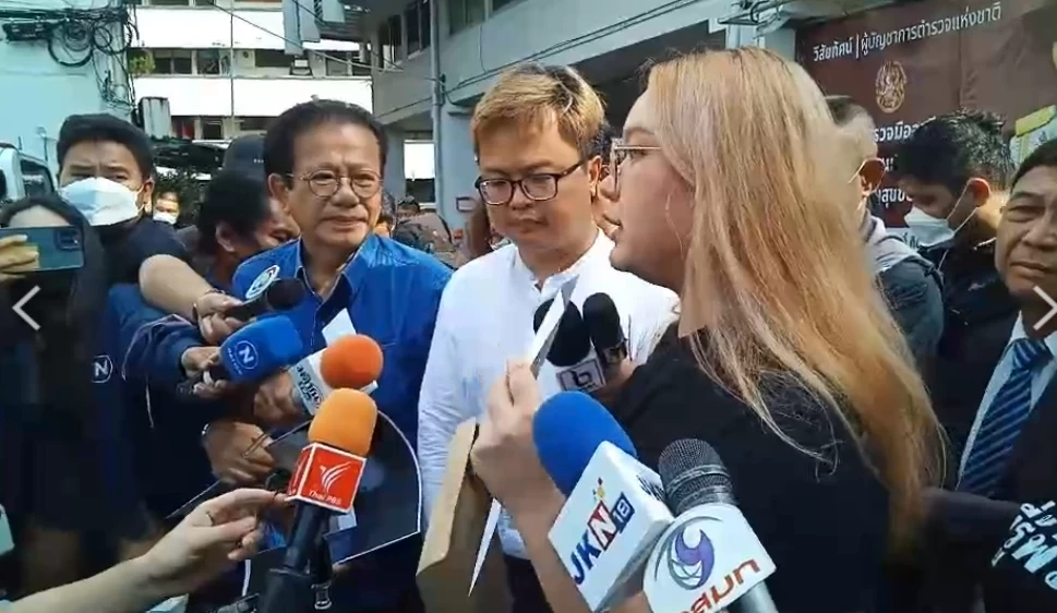  นางสาวปนัสยา หรือ "รุ้ง" สิทธิจิรวัฒนกุล แกนนำกลุ่มราษฎร 