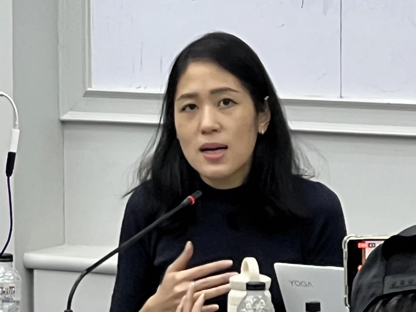 "ช่อ พรรณิการ์" ผนึก "รุ้ง" เล่นการเมืองอย่างสันติวิธีวอนอย่าใช้ความรุนแรง