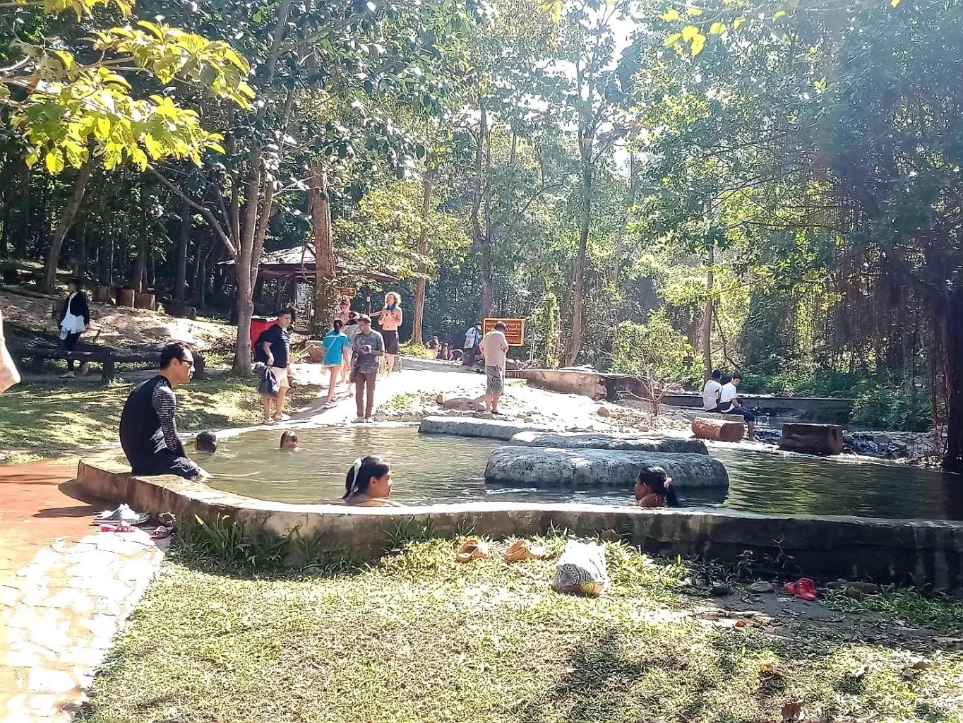 นักท่องเที่ยวแห่ขึ้นดอย ชมแสงแรกวันใหม่ เหมยขาบ ทะเลหมอก (คลิป)