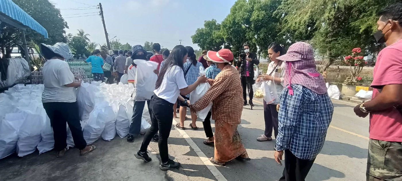 "เนชั่นปันน้ำใจ" ลงพื้นที่ช่วยเหลือผู้ประสบอุทกภัยน้ำท่วม จ.อยุธยา