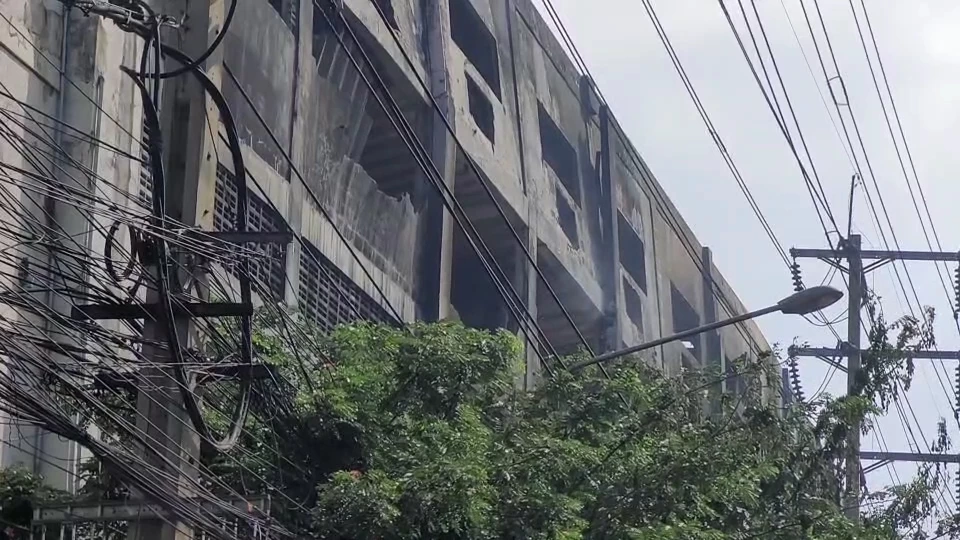 "พฐ.-โยธา" ลุยตรวจโครงสร้างอาคาร "แอโร่ซอร์ฟ" หาสาเหตุไฟไหม้