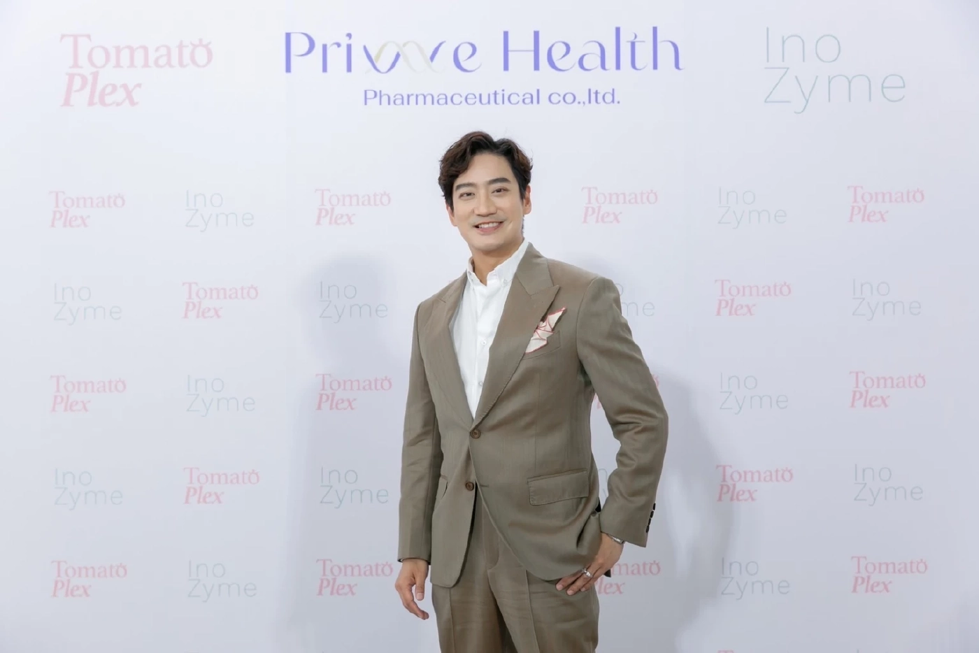 โอ๊ค สมิทธิ์ อารยะสกุล